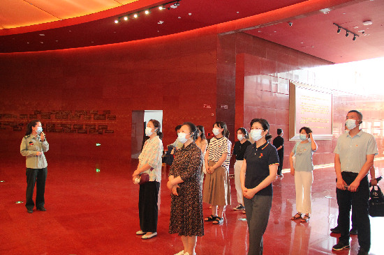 085355-386640.jpg 180852-613590.jpg