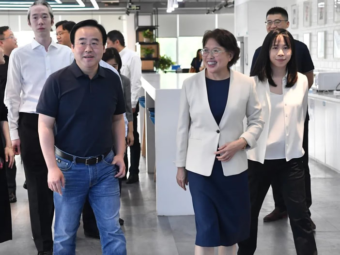 085105-661828.jpg 2.jpg