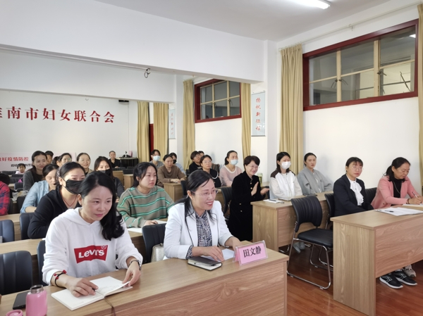 173421-287366.jpg 听课现场12_爱奇艺.jpg