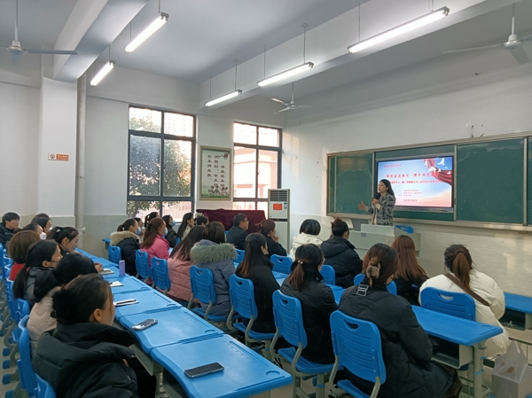 100354-541770.jpg 讲座现场_爱奇艺.jpg