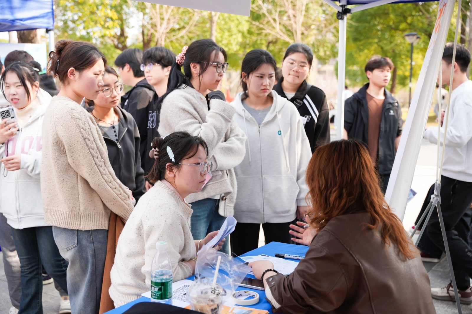 161816-101124.jpg 161816-101124.jpg