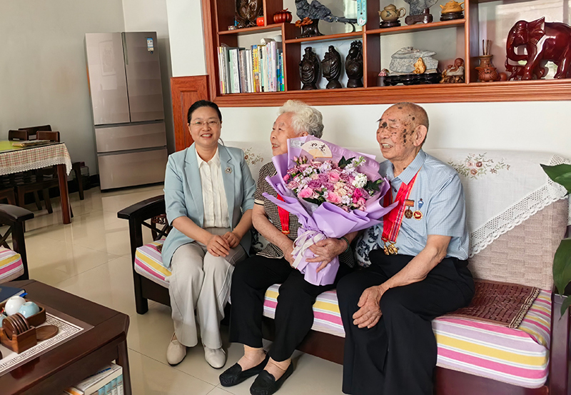 妇联八一慰问1.jpg