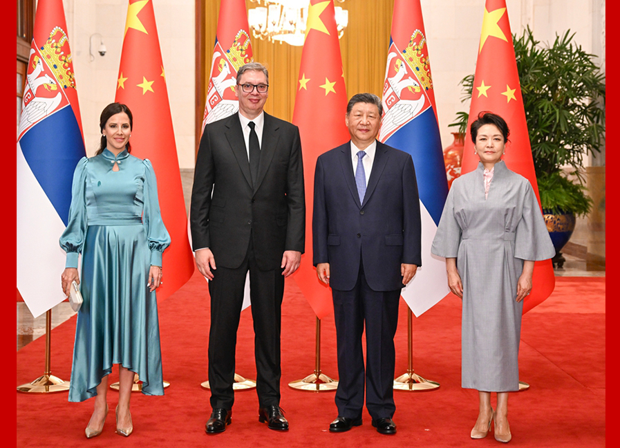 习近平同塞尔维亚总统武契奇会谈